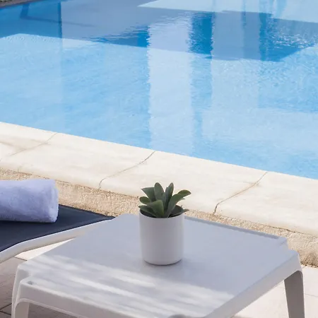 Rooms By Alexandra Hotel-3